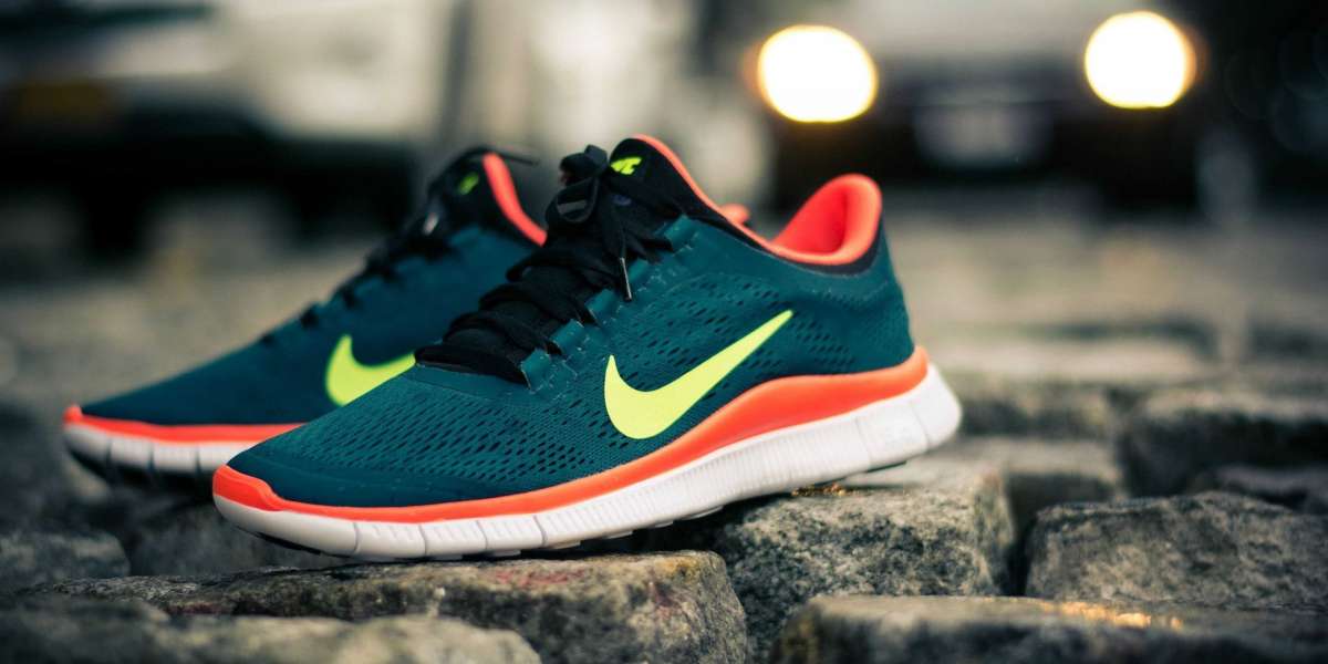 The Evolving Trend of Sports Shoes and Slides in Pakistan