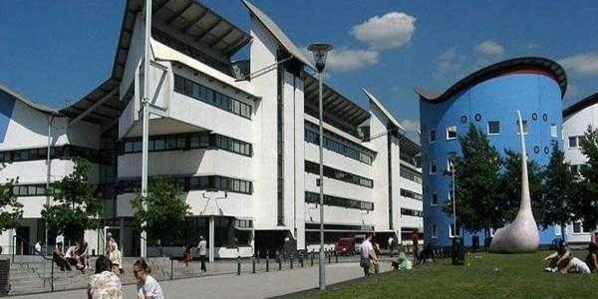 UEL vs UWL: Which University is Best for Indian Students?