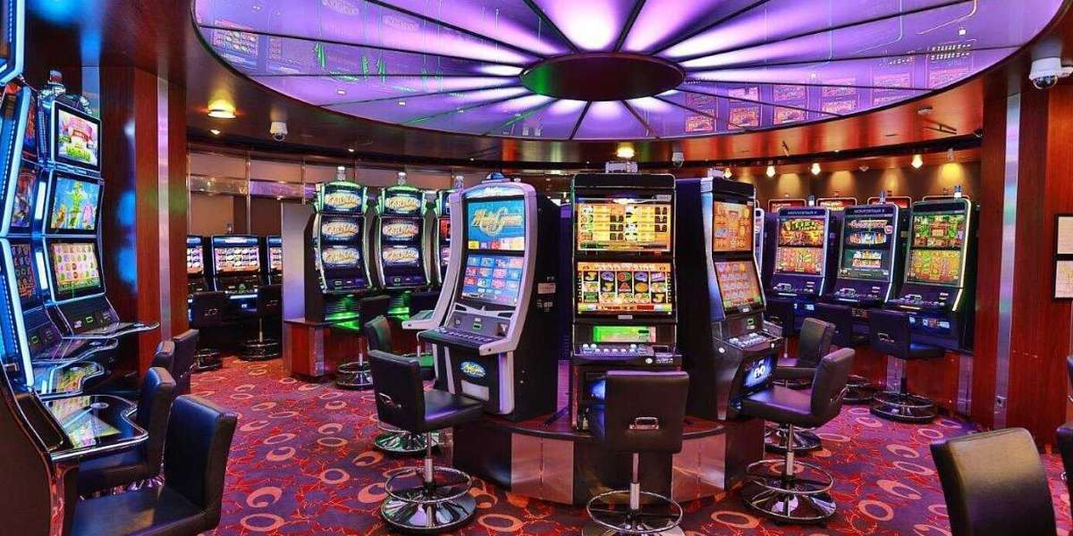 Iconic Gambling Hubs: From Vegas to Macau