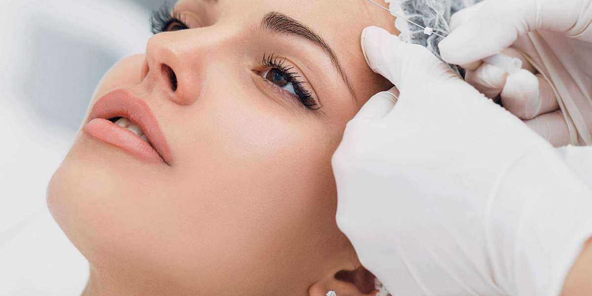 Best Plastic Surgeons in Dubai Discuss the Safety of Thread Lift Procedures