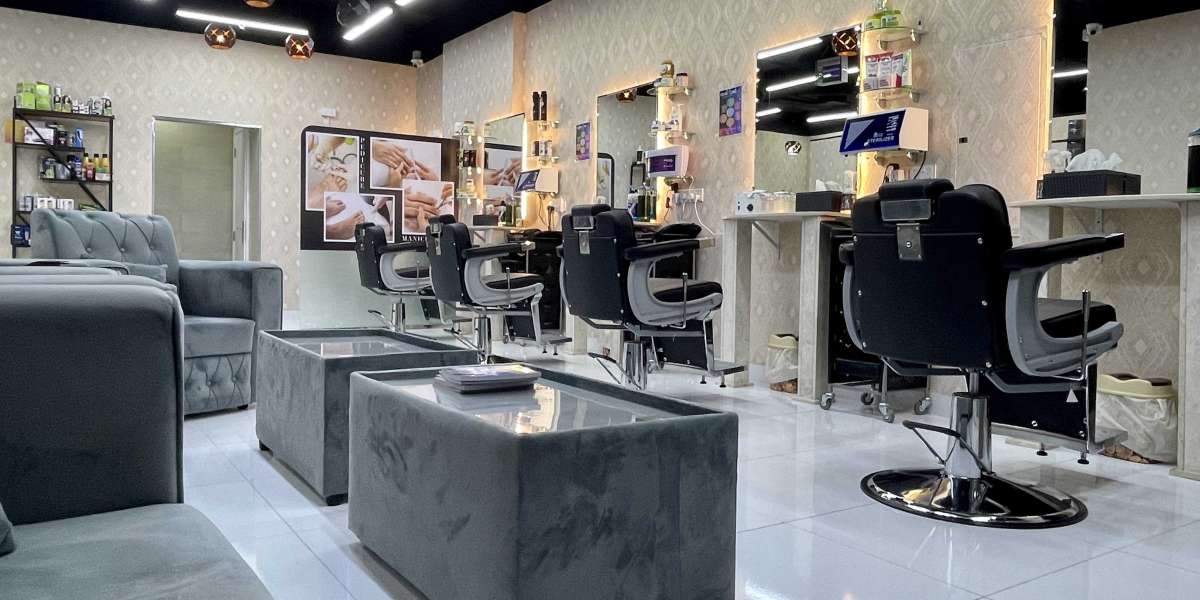 Hello Hair Men Salon Delivers Expert Dandruff Scalp Treatment in a Relaxing Setting