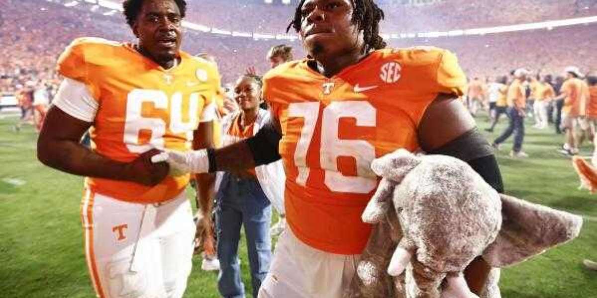 Tennessee encourages Justin Gainey, formally provides Gregg Polinsky in the direction of basketball personnel