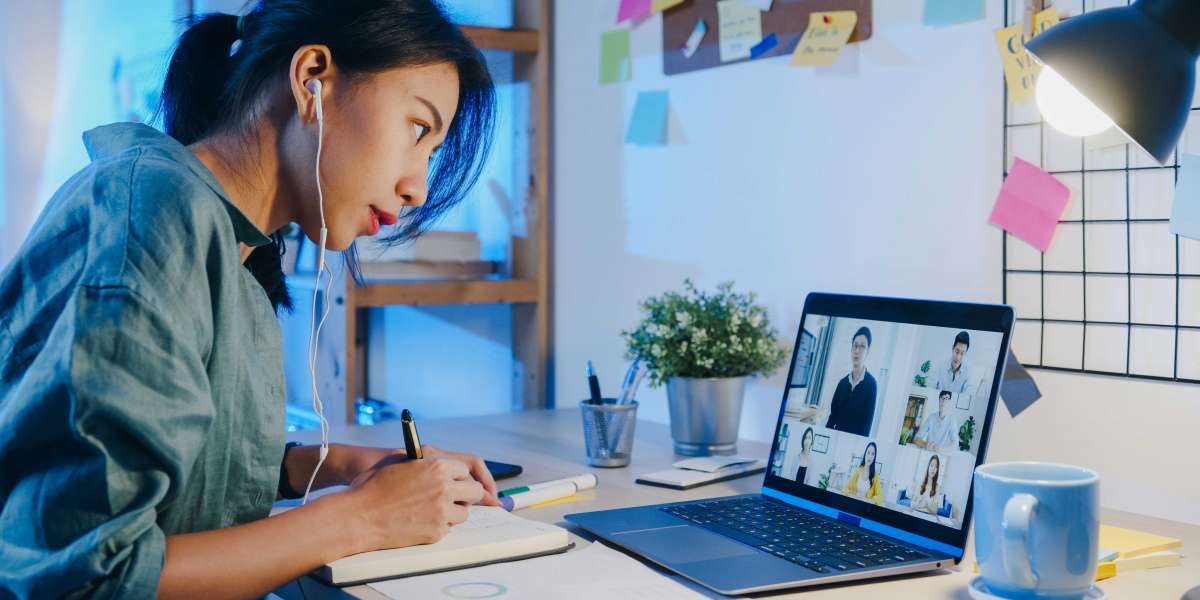 Technology in Online Class Assistance: A New Era of Learning Support